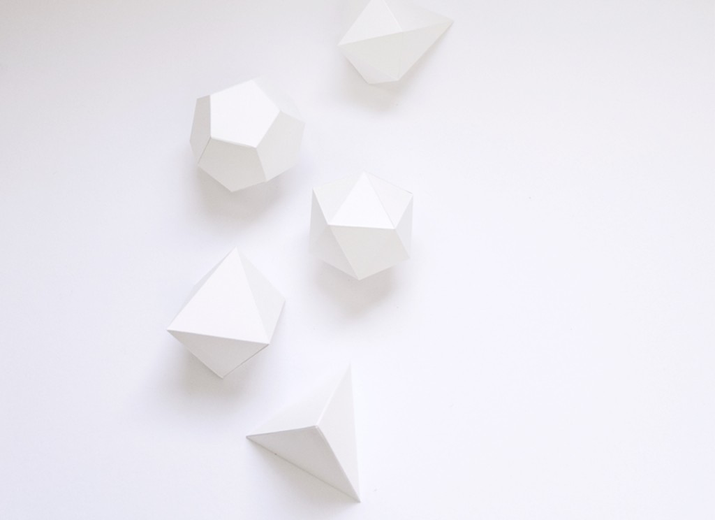 Icosaèdres, héxaèdres et dodécaèdres en papier