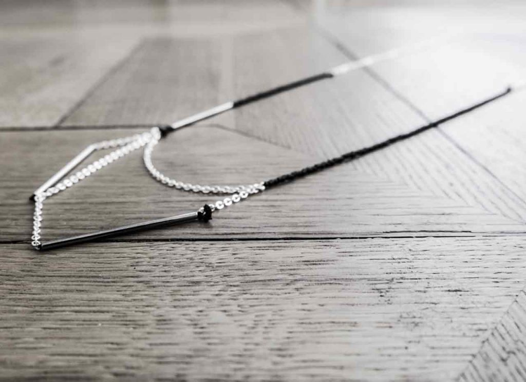 Black and White Necklace in chain and pearl Tutorial DIY