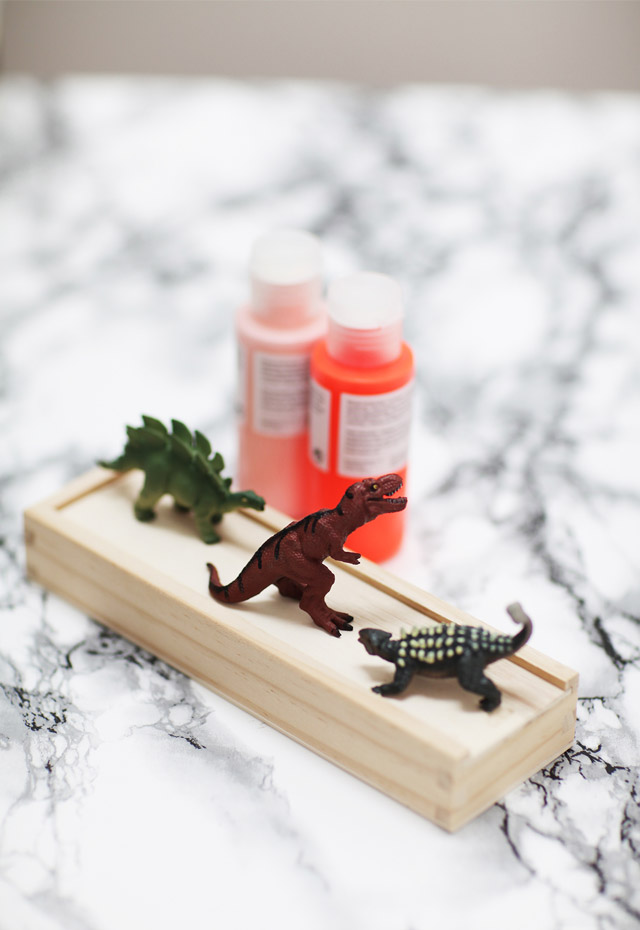 Three little colored dynasores on a wood box