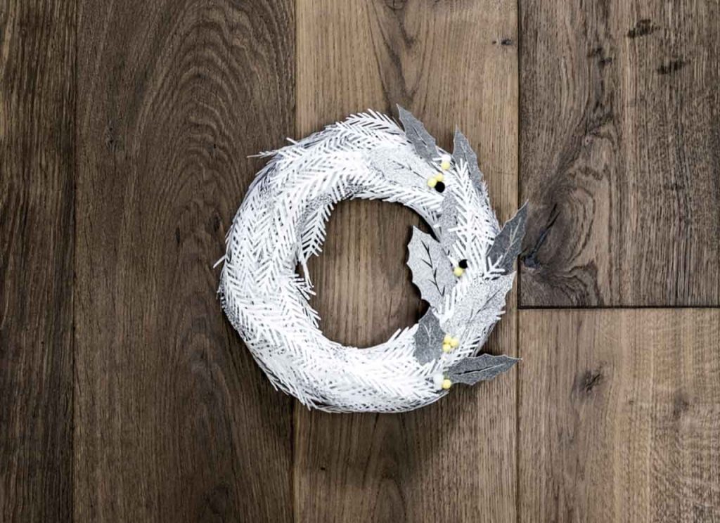 Polystyrene wreath with paper leaves and branches 