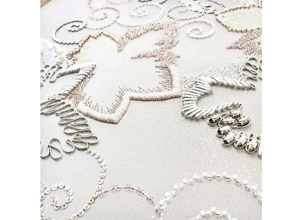 School Lesage Level 3 : Sequins in "va-et-vient", tubes in pulling-stitch, satin-stitch with tricotine on point de Boulogne padding, strasses, standing soutache, sequins, beads, monted roses & vermicelle