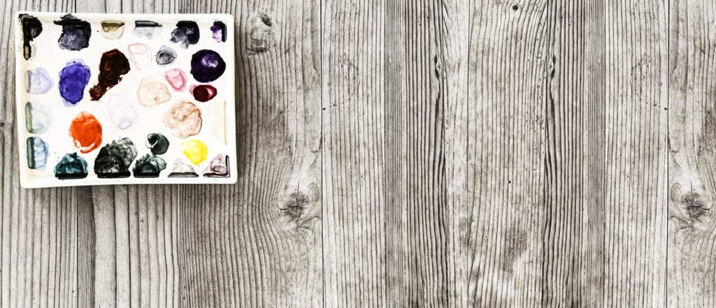 Porcelaine palette, white with all the hues mixed to create an harmony.