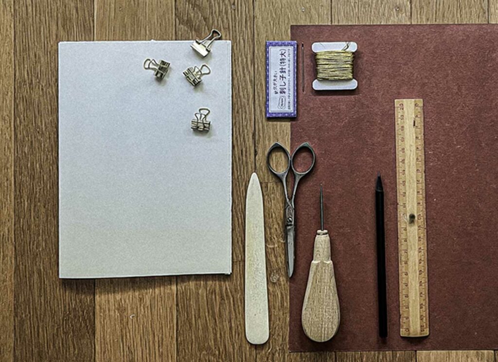 All you need to sew a notebook like a pro. Pincettes, cutters, bone folders, scissors ruler, puncher, some thread and a needle and of course love and paper !